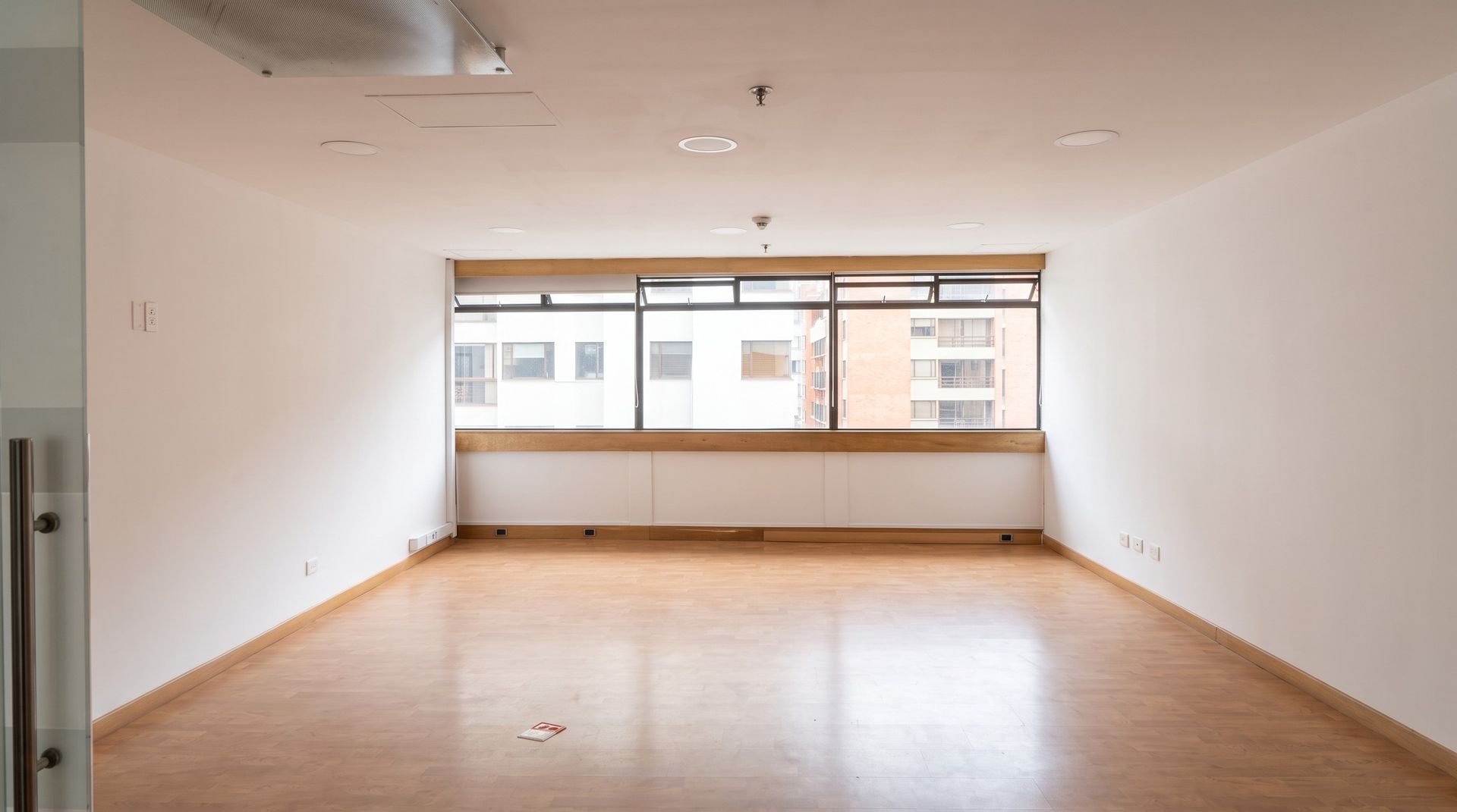 Sala grande con ventanal